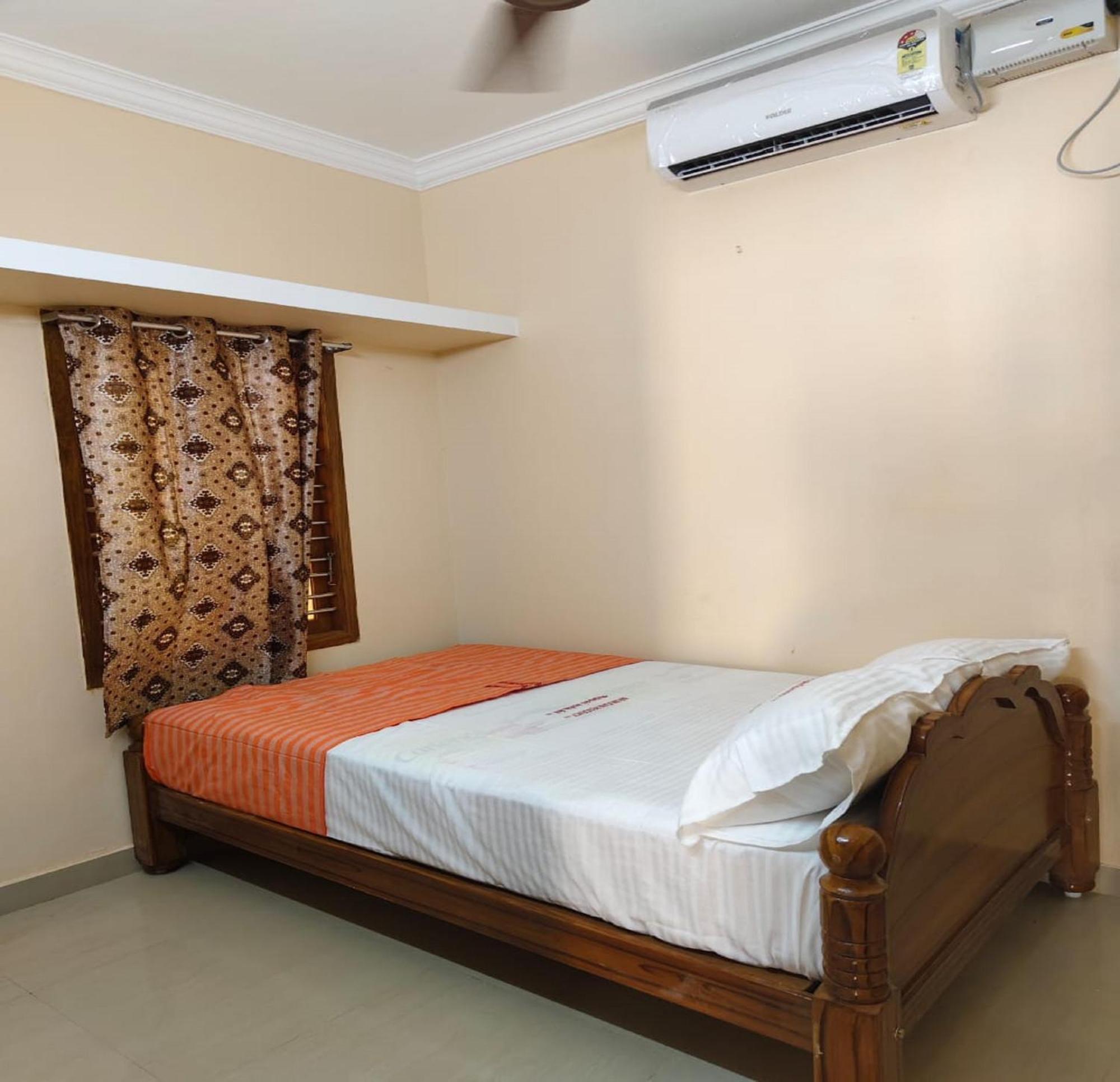 Arumugam Residency Ac Tiruchchendūr Exteriör bild