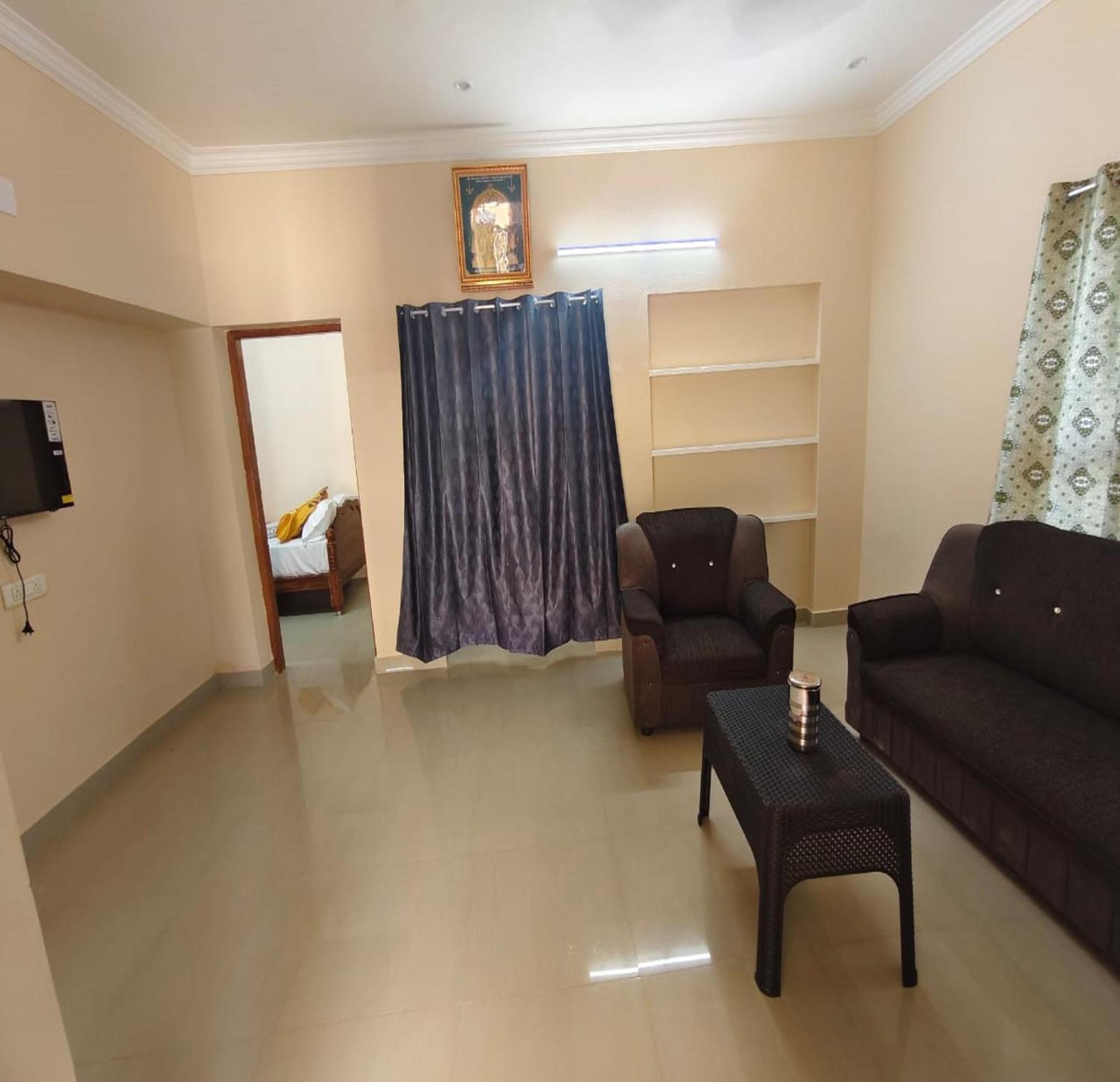 Arumugam Residency Ac Tiruchchendūr Exteriör bild