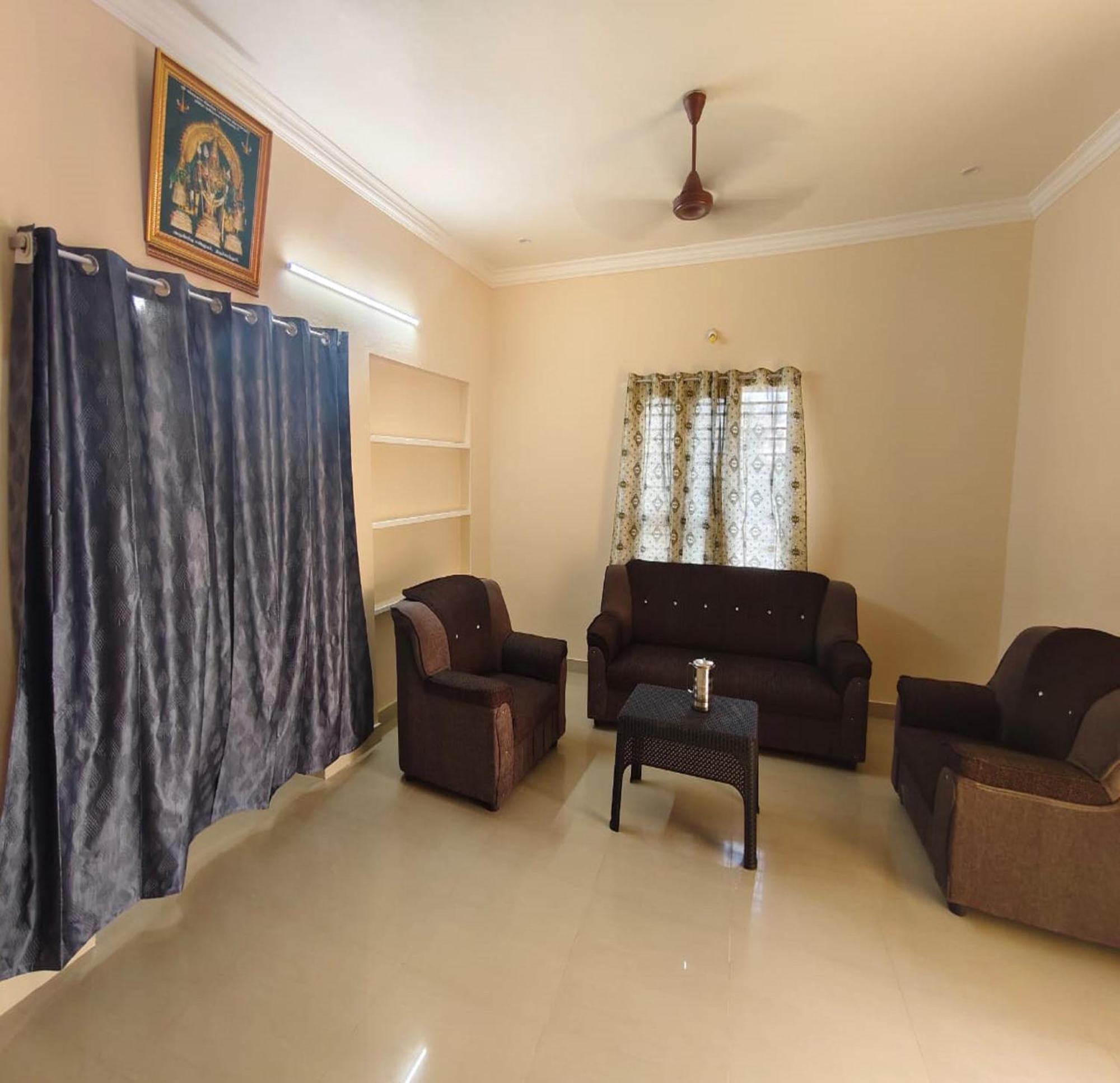 Arumugam Residency Ac Tiruchchendūr Exteriör bild
