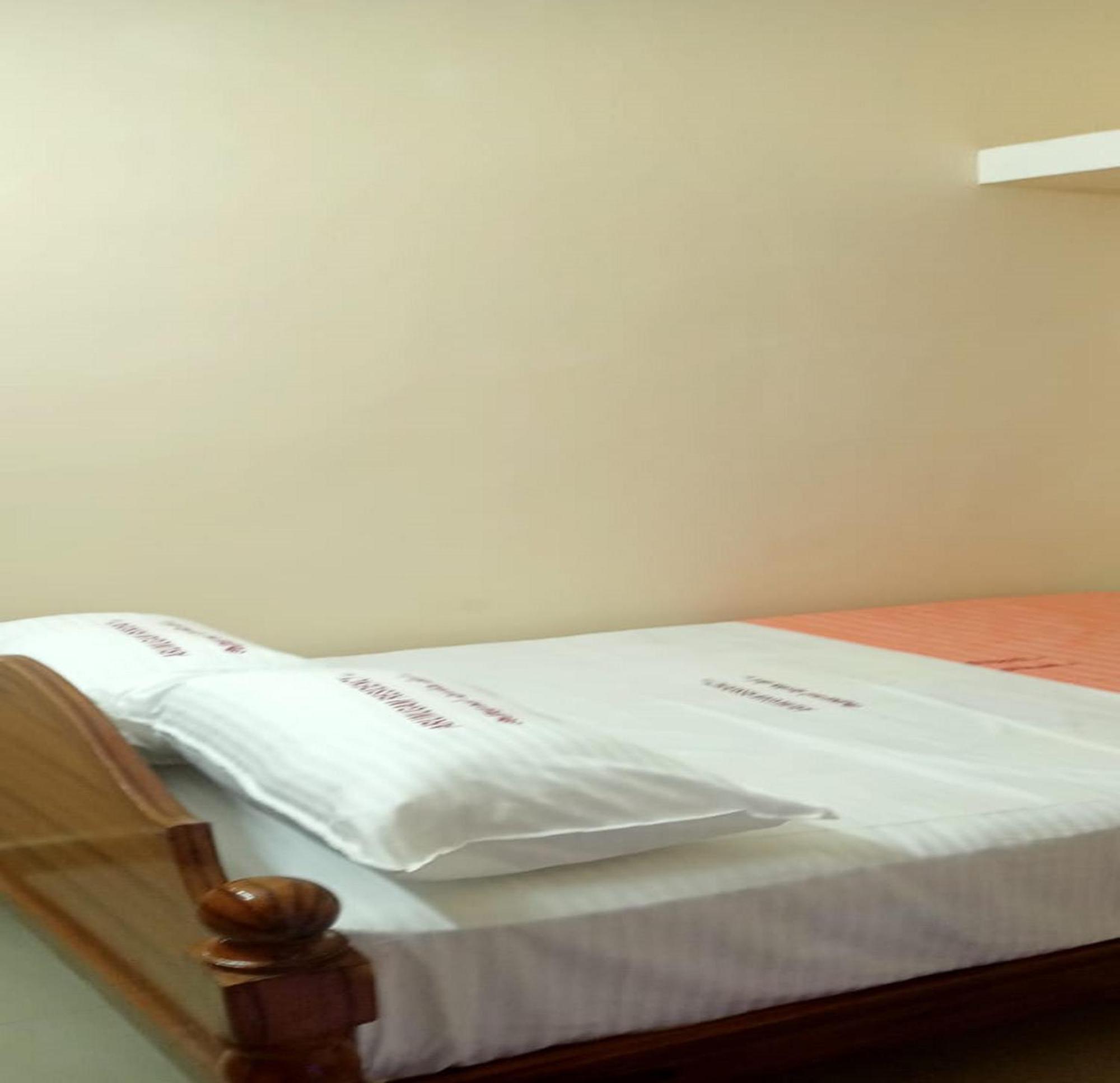 Arumugam Residency Ac Tiruchchendūr Exteriör bild