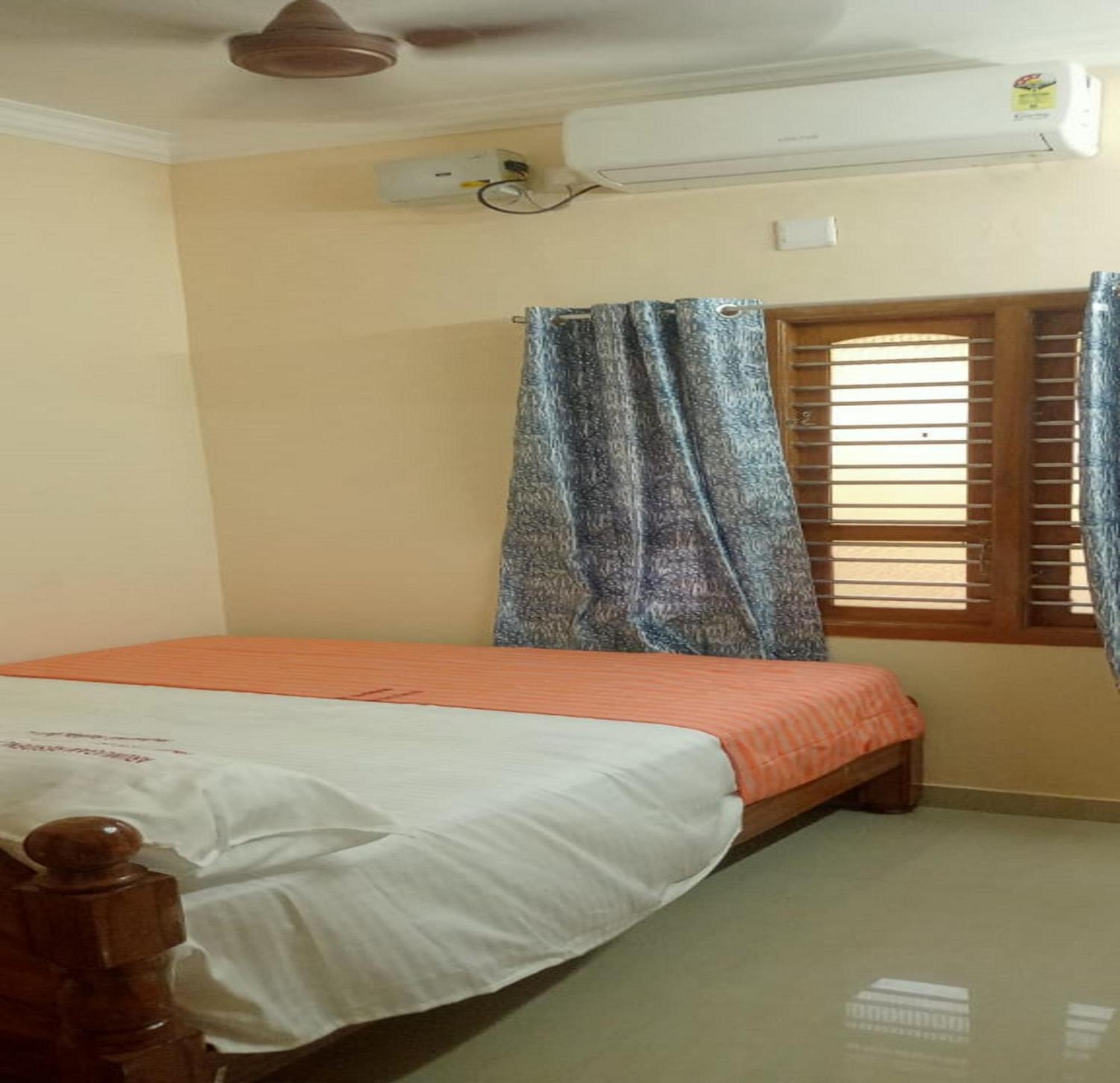Arumugam Residency Ac Tiruchchendūr Exteriör bild