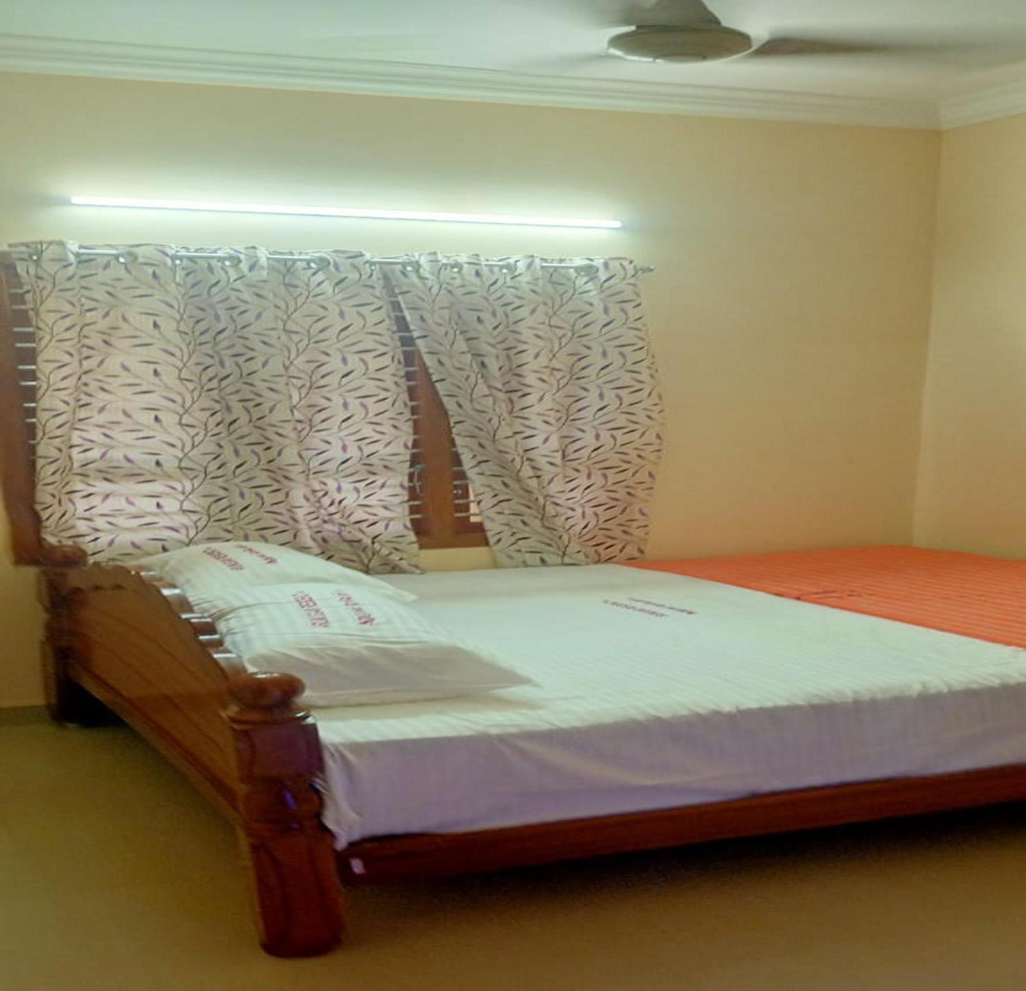 Arumugam Residency Ac Tiruchchendūr Exteriör bild